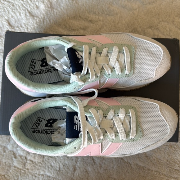 New Balance Women's 237 Retro Sneaker - Picture 6 of 16